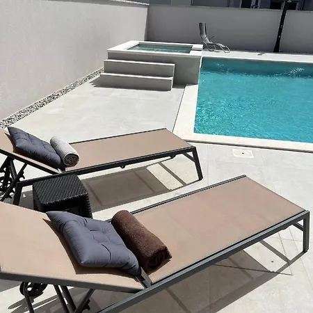 Villa Vida, - Bazen I Jacuzzi *