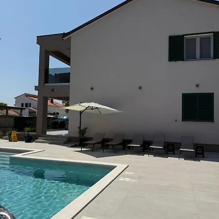 Vida, - Bazen I Jacuzzi Villa