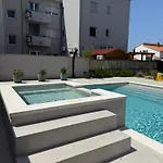 Vida, - Bazen I Jacuzzi Vila Medulin